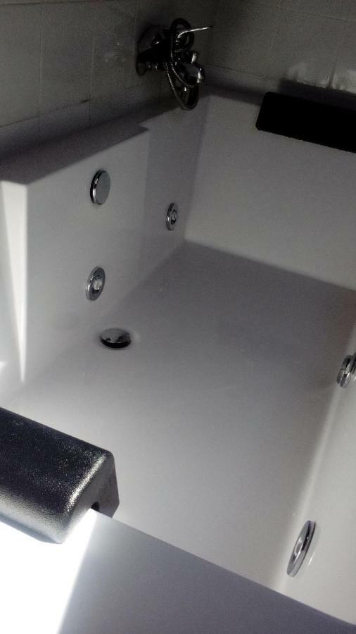 Double Room Rectangular Spa Bath